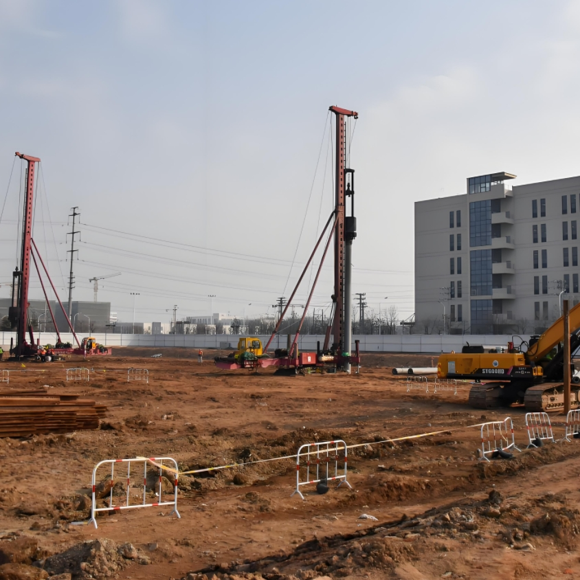 Full electric walking all terrain stacker truck used in construction sites.png